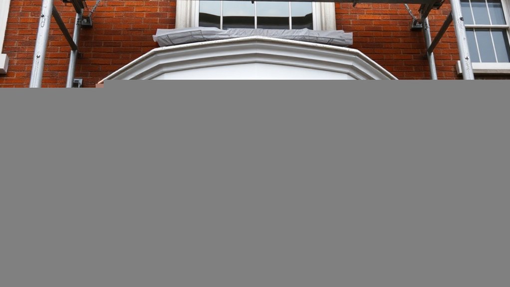Bay Windows Aldgate