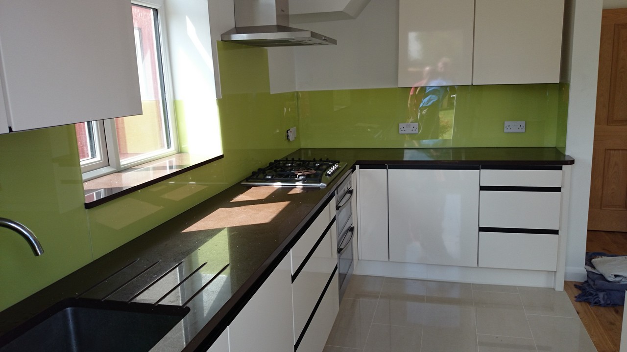 Lime green glass kitchen splashback installed by Aldgate glaziers